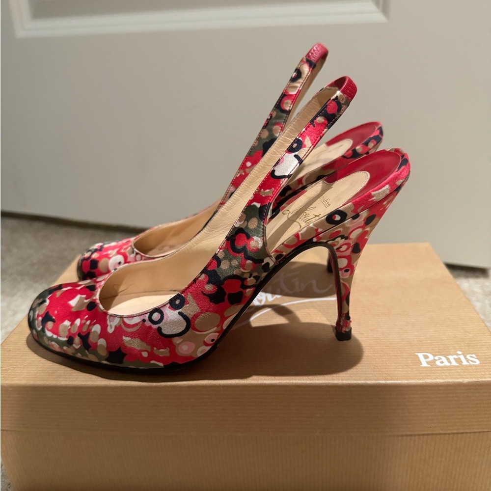 Christian Louboutin silk slingbacks w box. Size 37. Simply stunning!